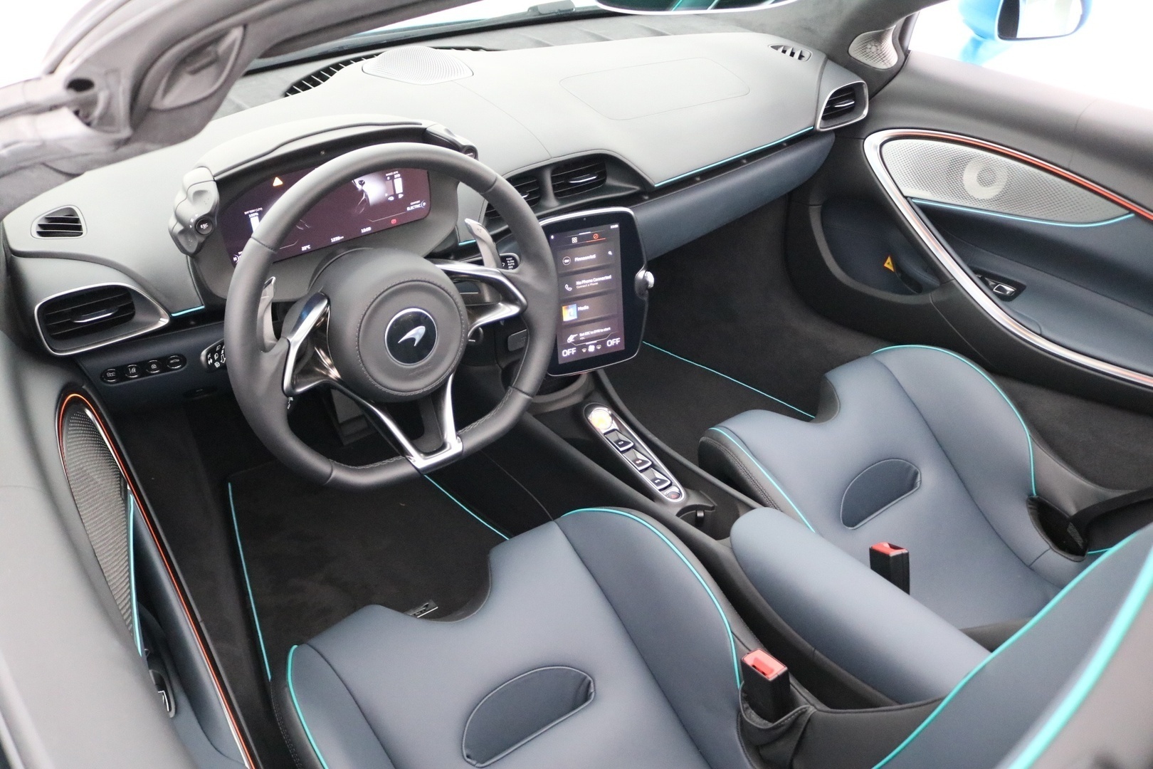 MCLAREN ARTURA 11
