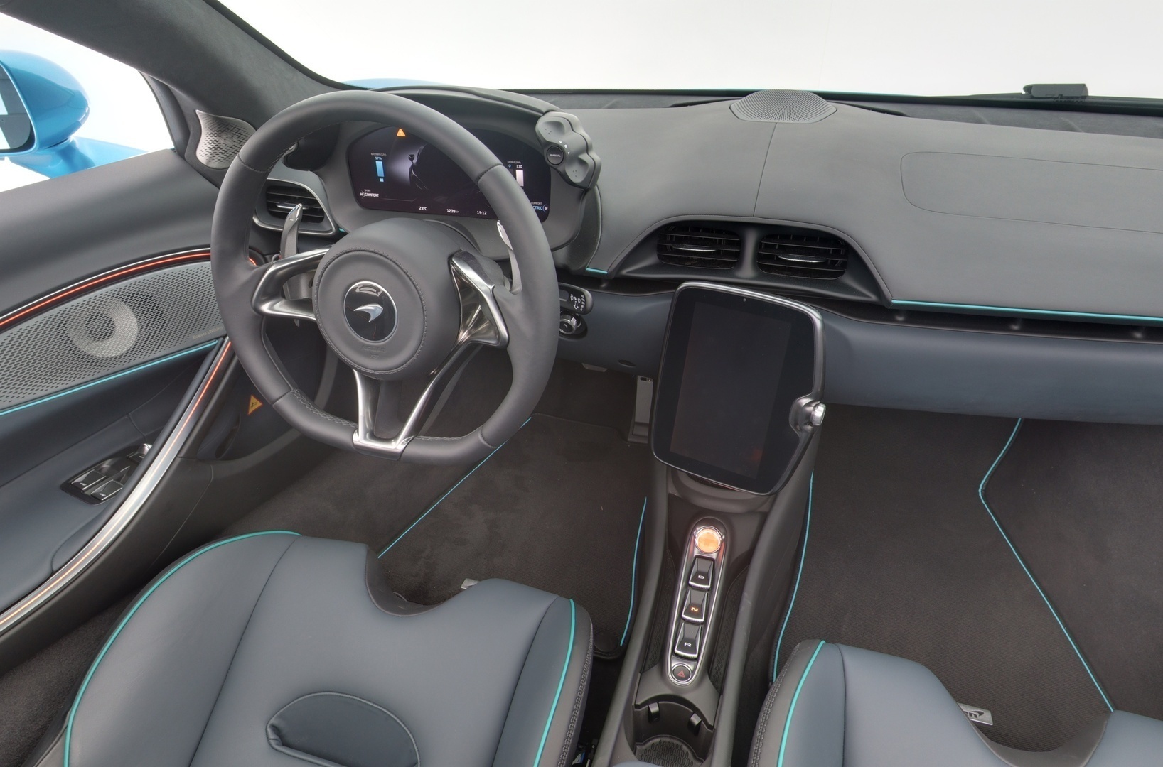 MCLAREN ARTURA 12