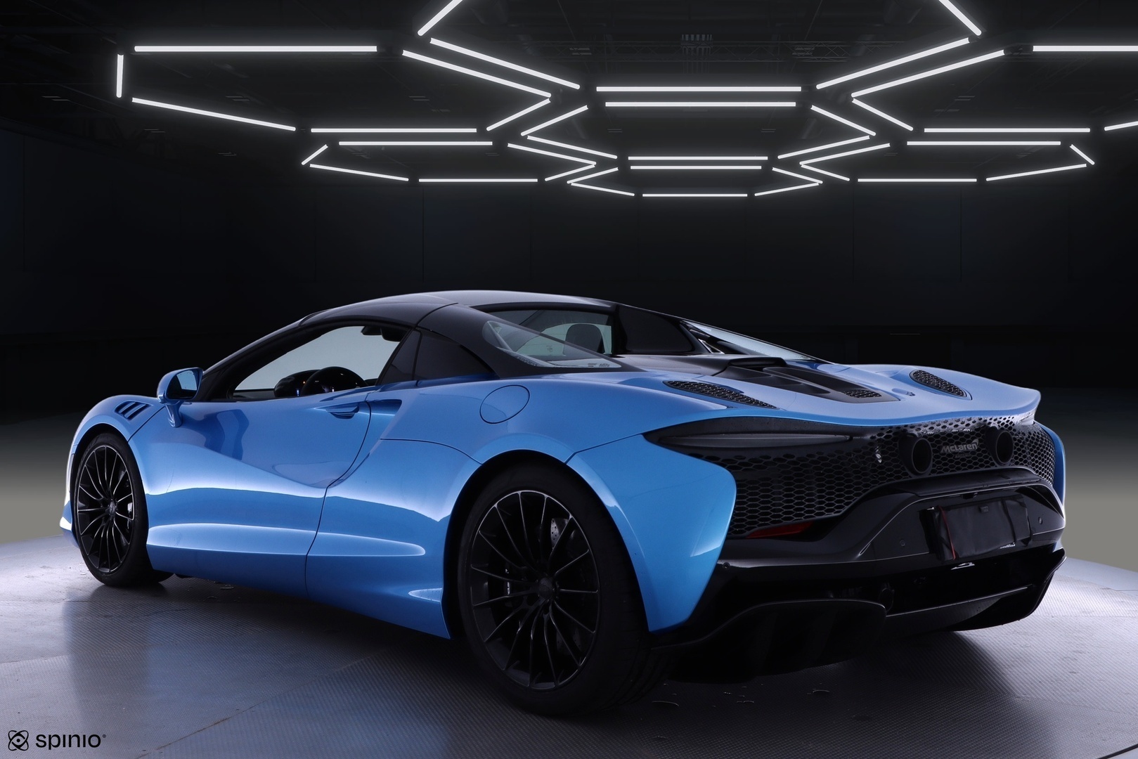 MCLAREN ARTURA 18