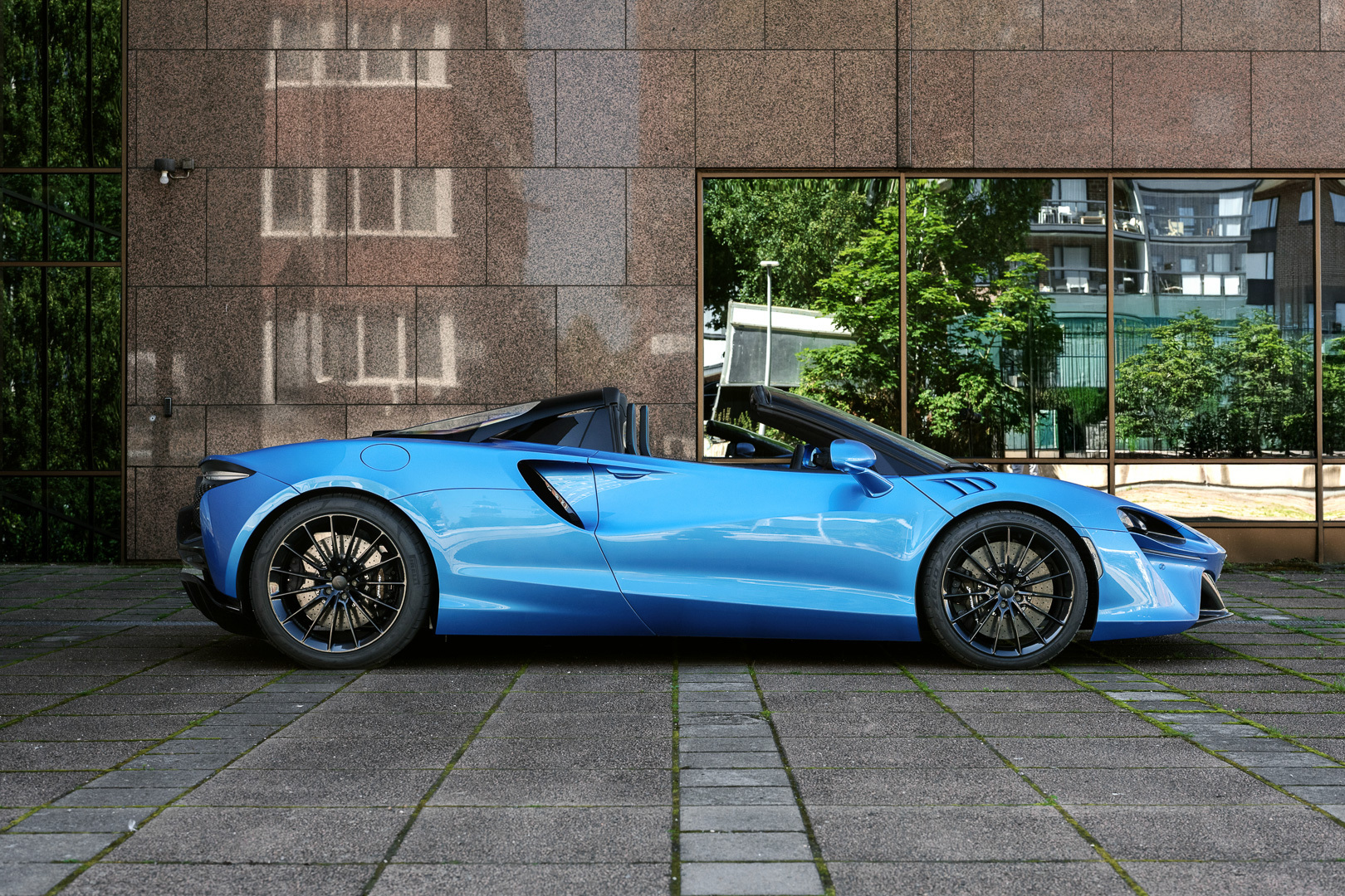 MCLAREN ARTURA 2