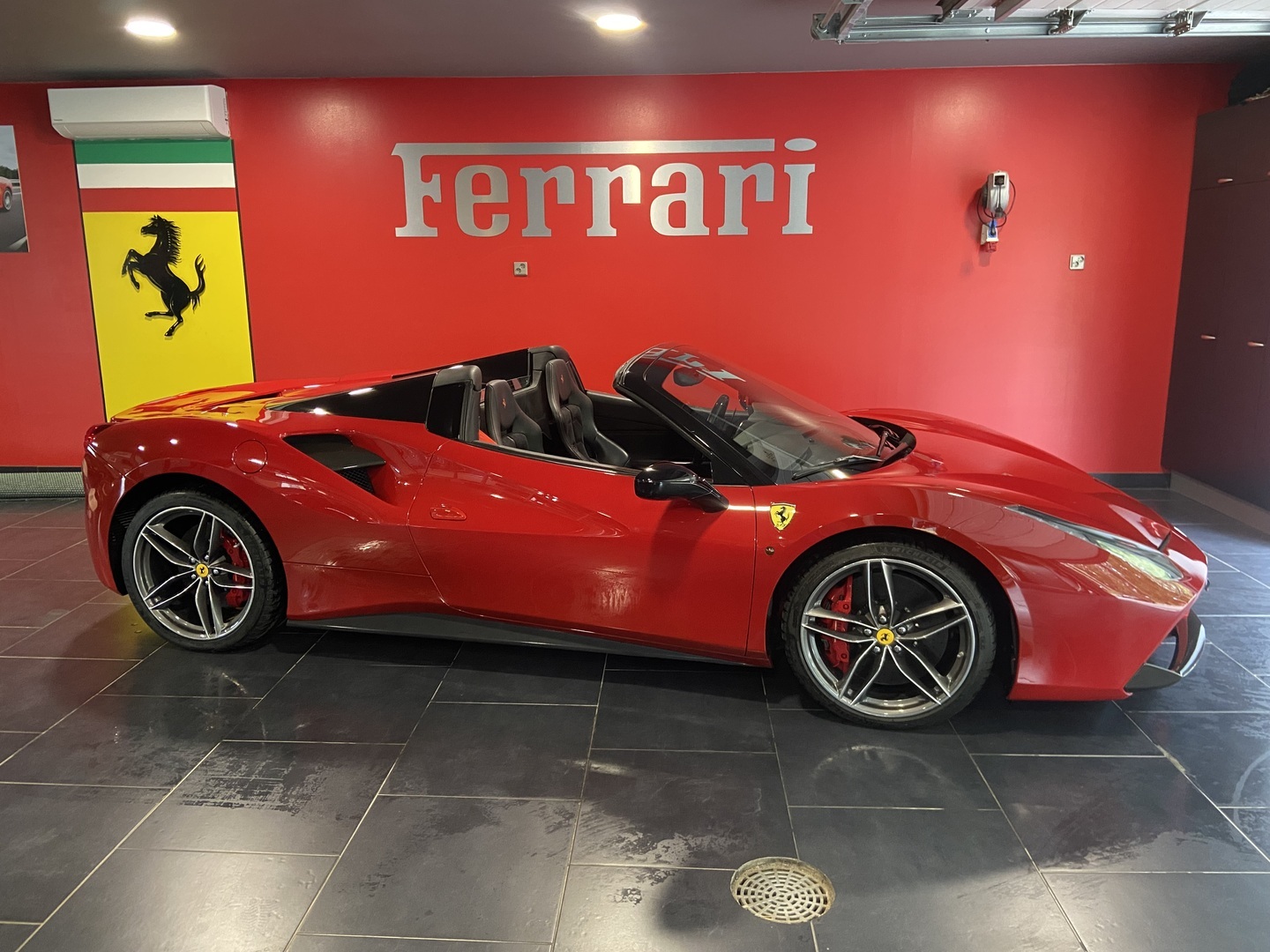 FERRARI 488 1