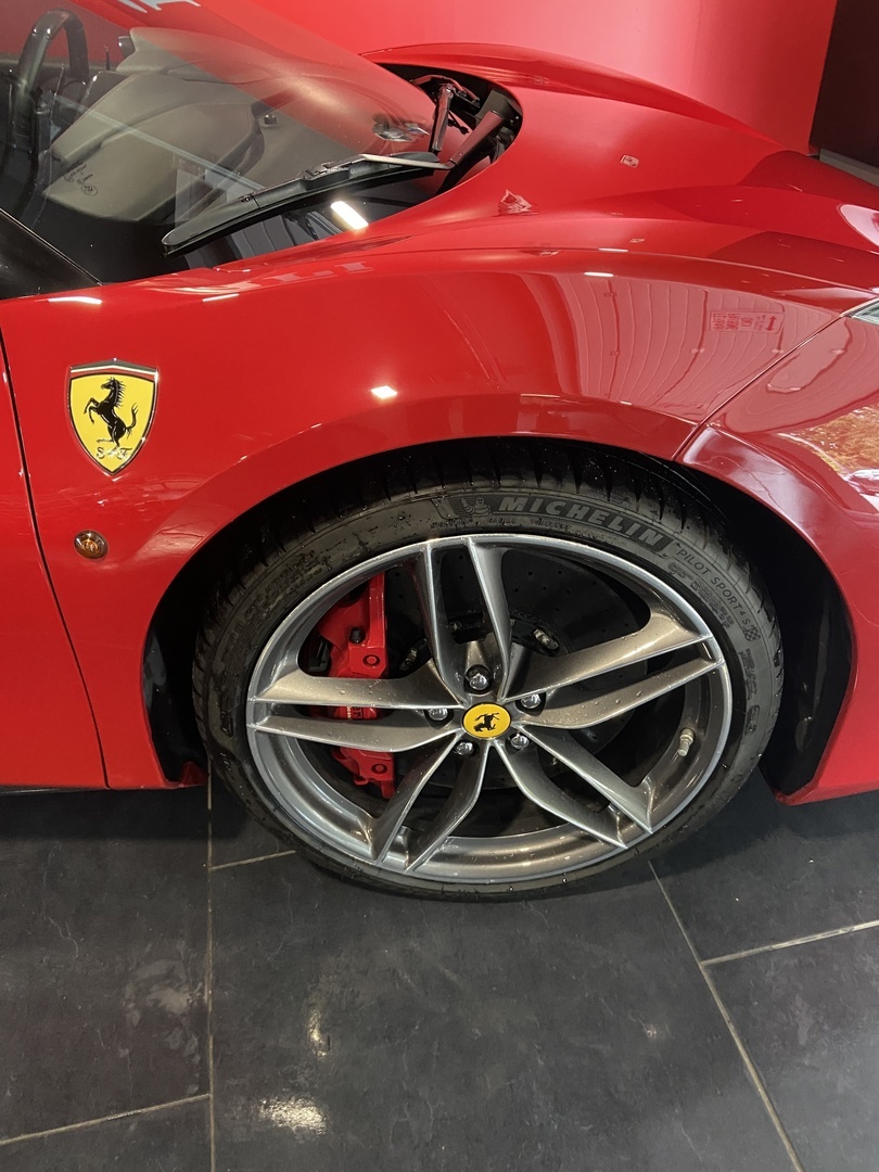 FERRARI 488 4
