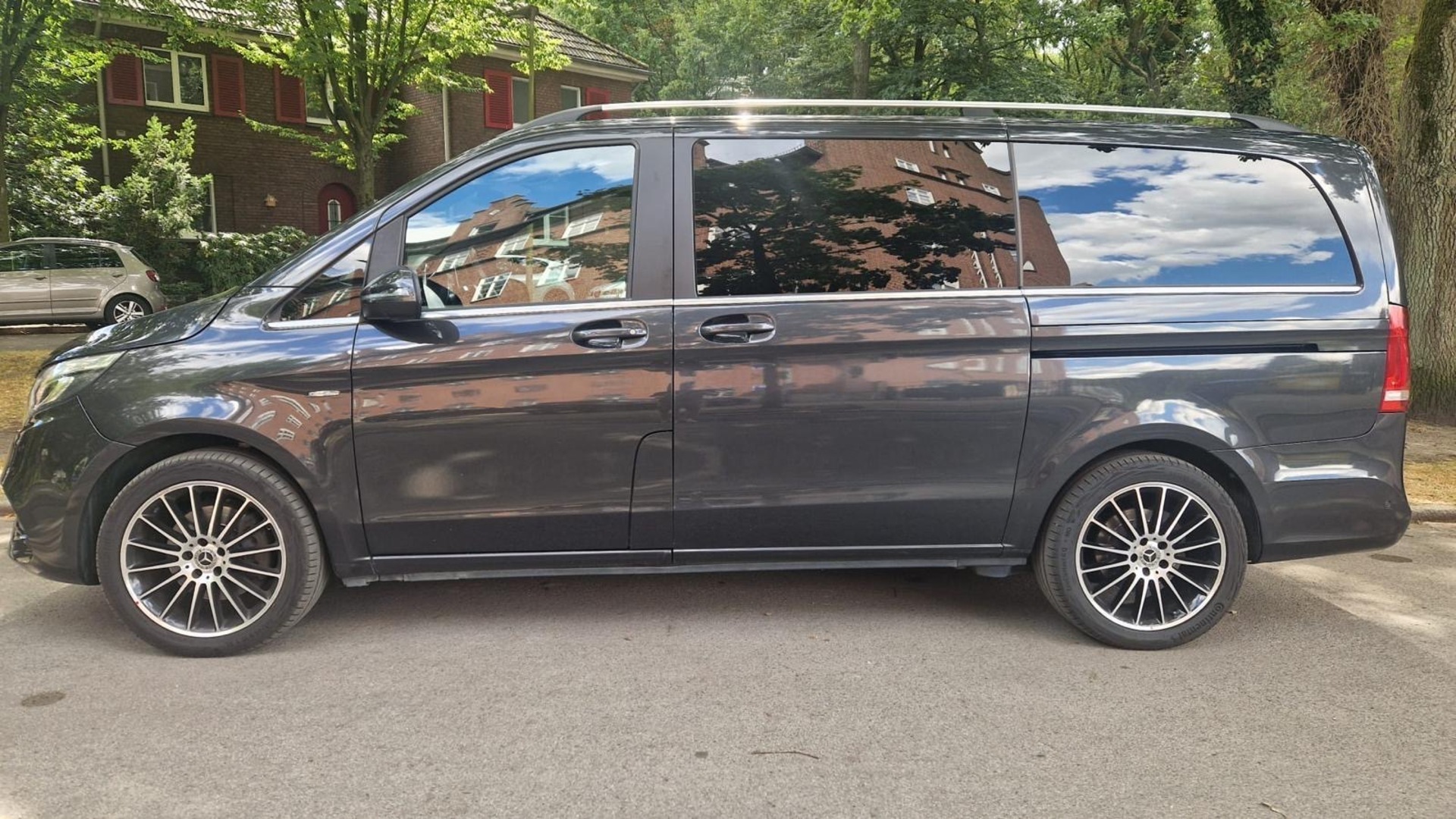 MERCEDES-BENZ V 2