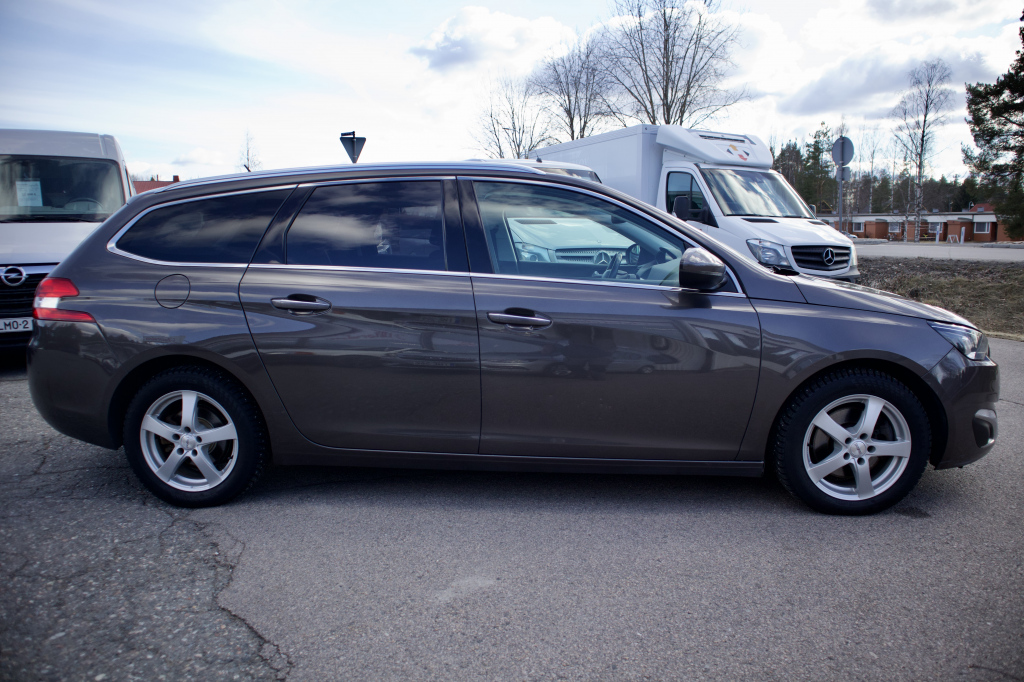 PEUGEOT 308 4