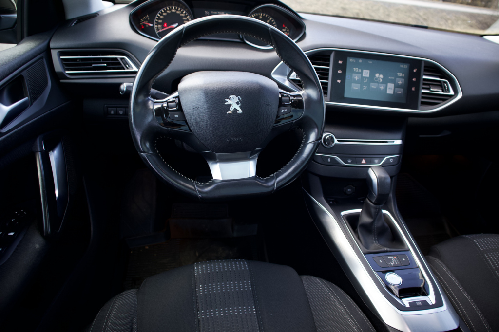 PEUGEOT 308 9
