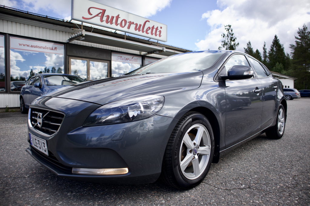 VOLVO V40 1