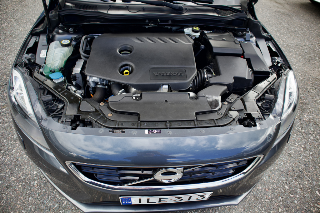 VOLVO V40 12