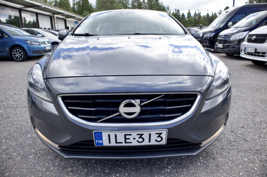 VOLVO V40 2