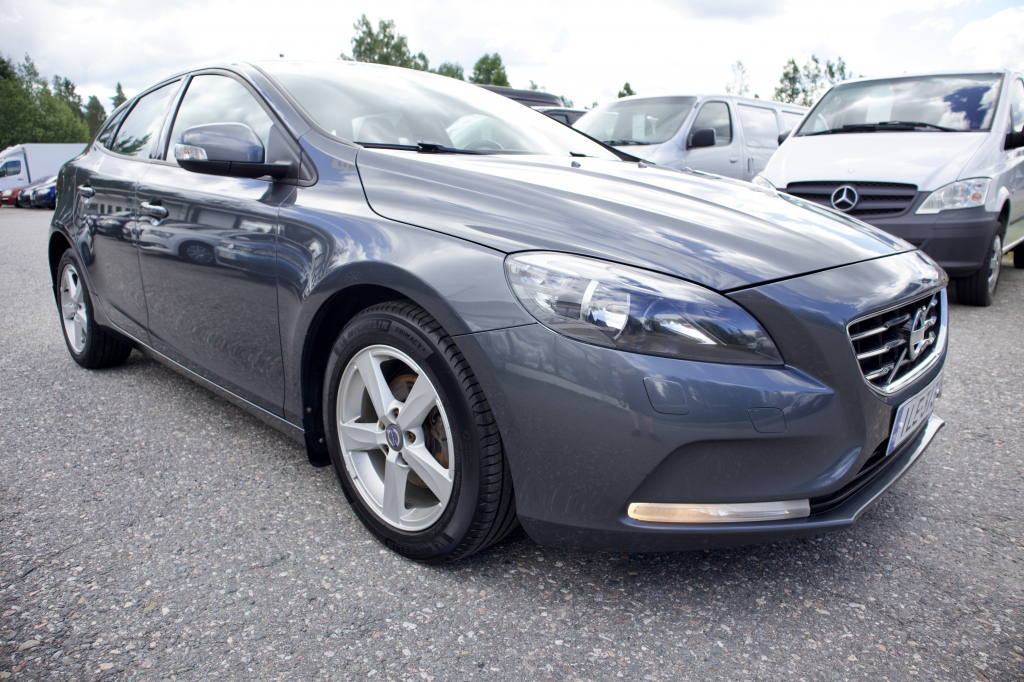 VOLVO V40 3