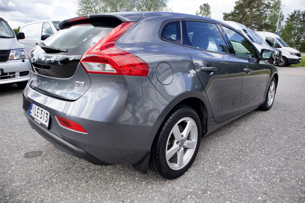 VOLVO V40 5