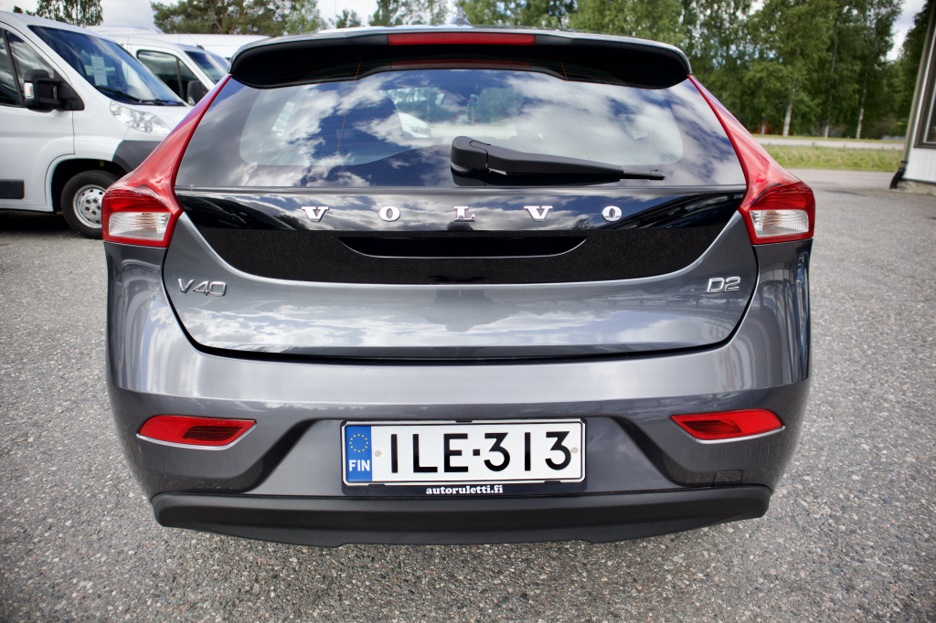 VOLVO V40 6