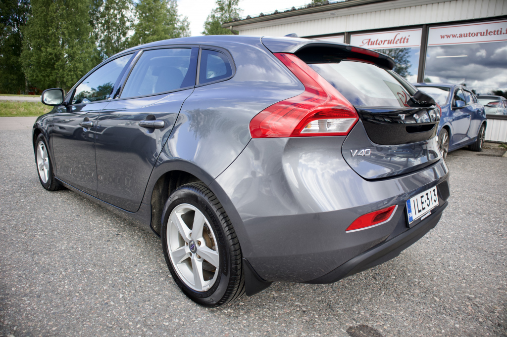 VOLVO V40 7