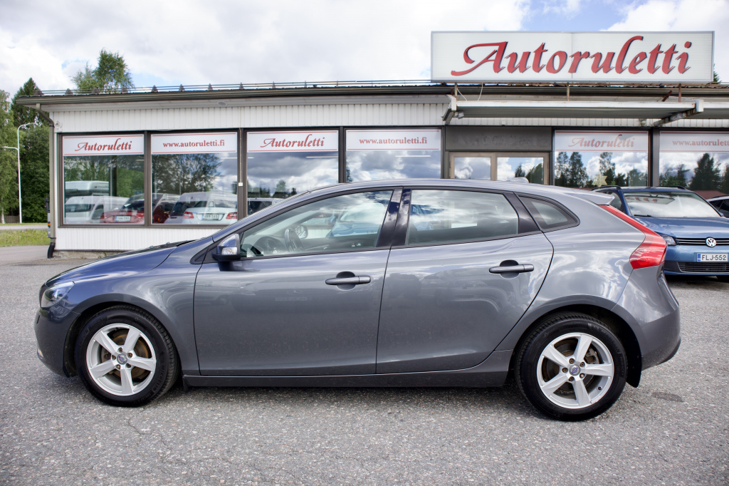VOLVO V40 8