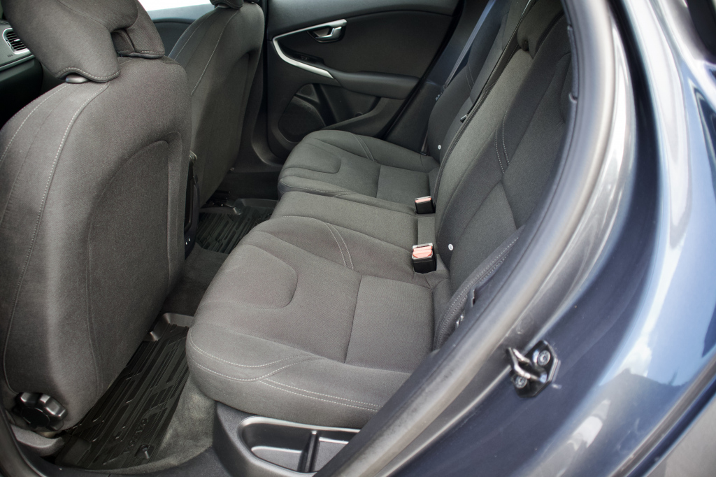 VOLVO V40 9