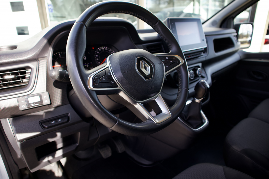 RENAULT Trafic 13