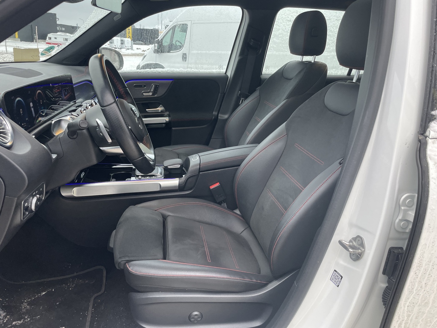 MERCEDES-BENZ EQB 2022