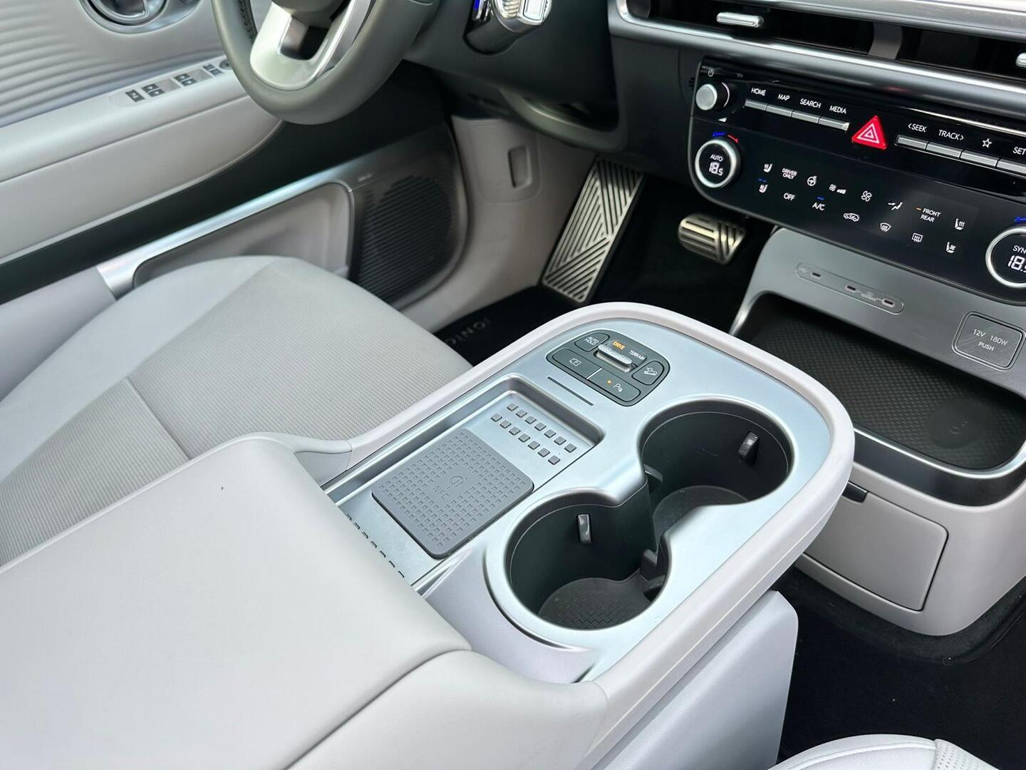 HYUNDAI IONIQ 9 12