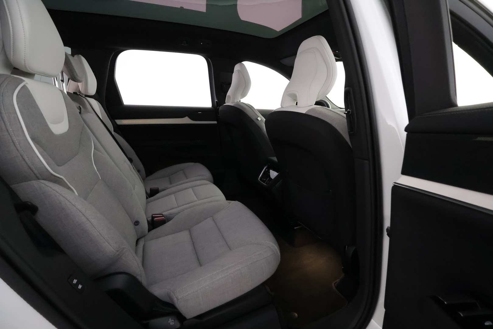 VOLVO EX90 2025