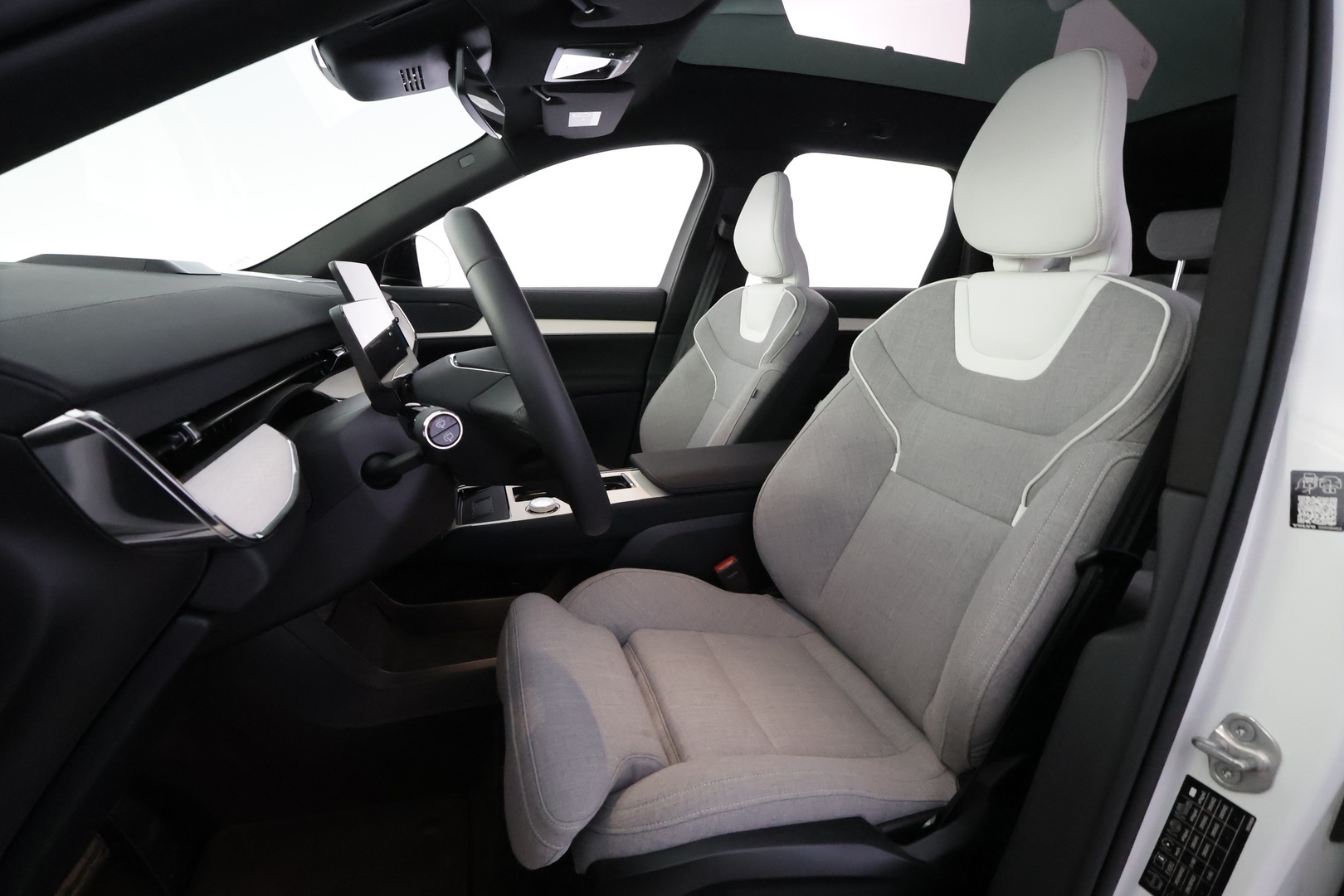 VOLVO EX90 2025
