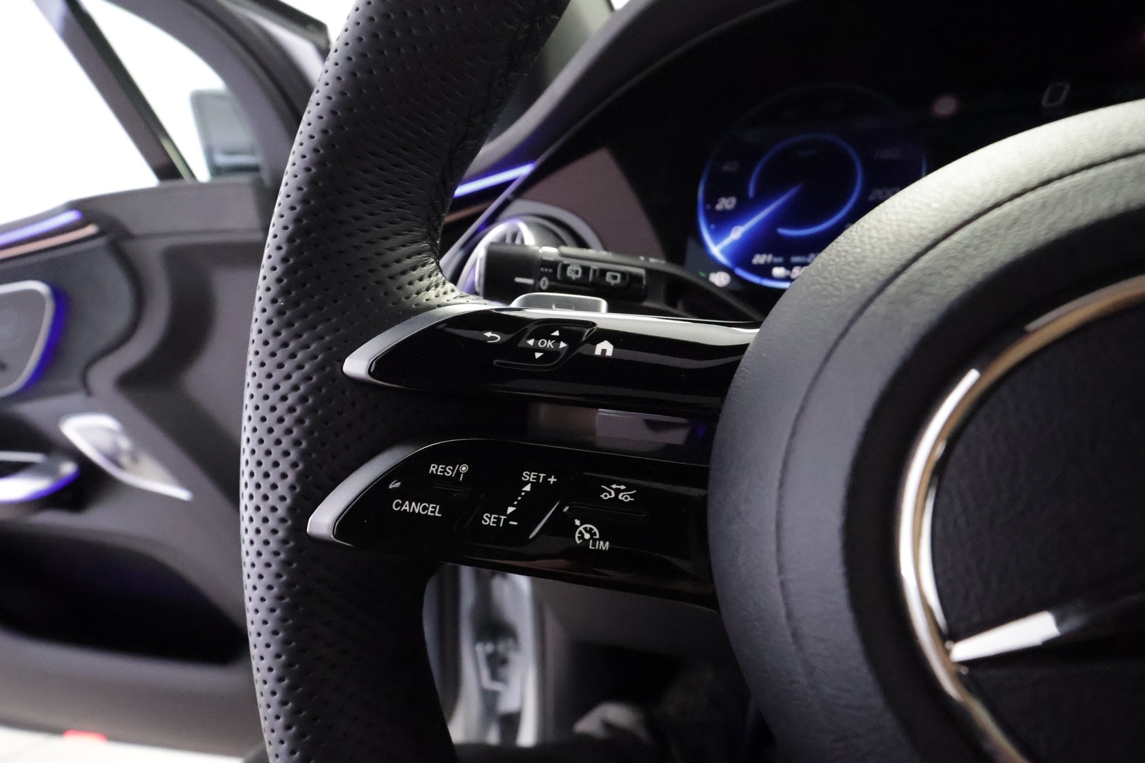 MERCEDES-BENZ EQE SUV 2025