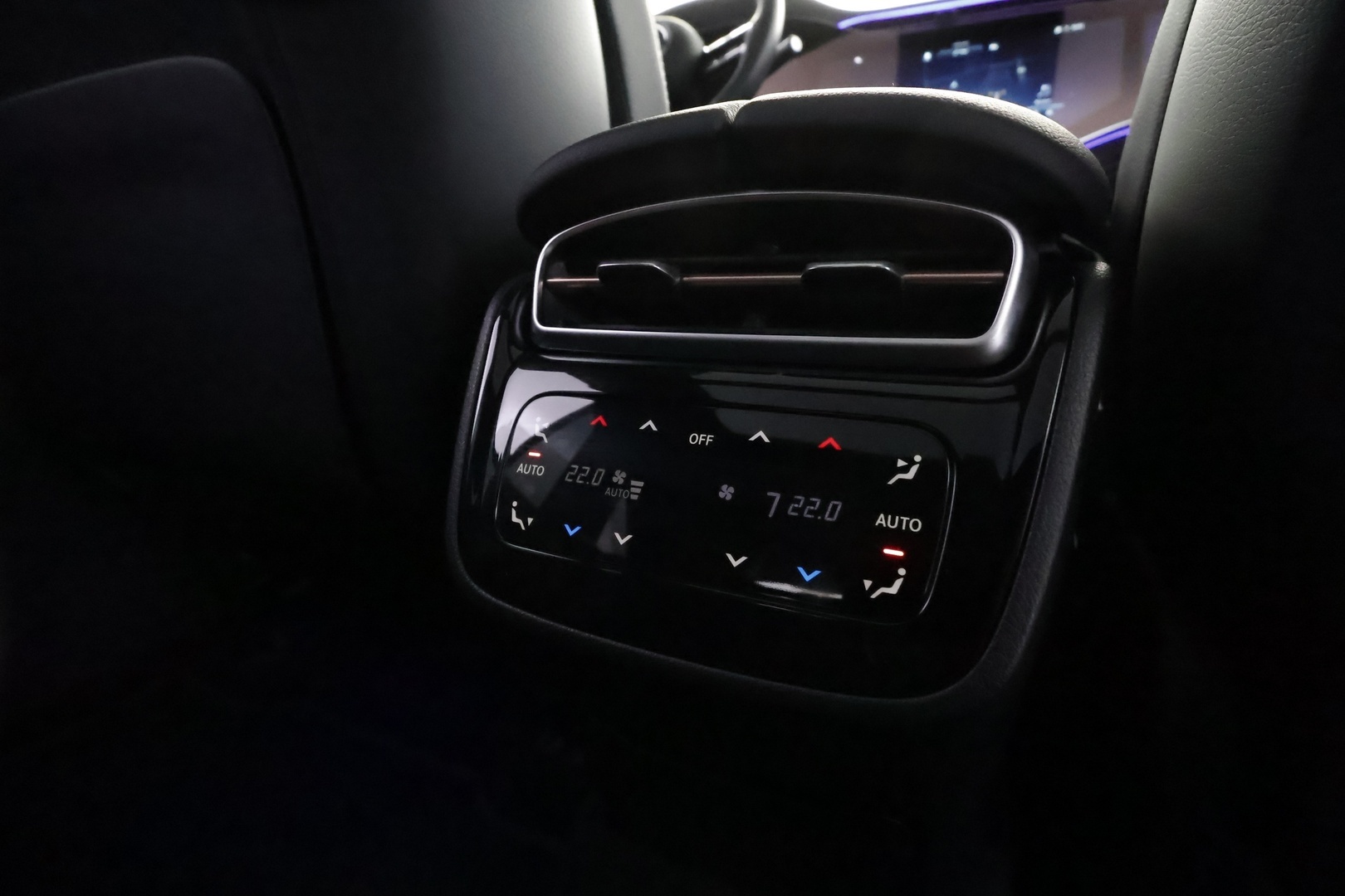 MERCEDES-BENZ EQE SUV 2025