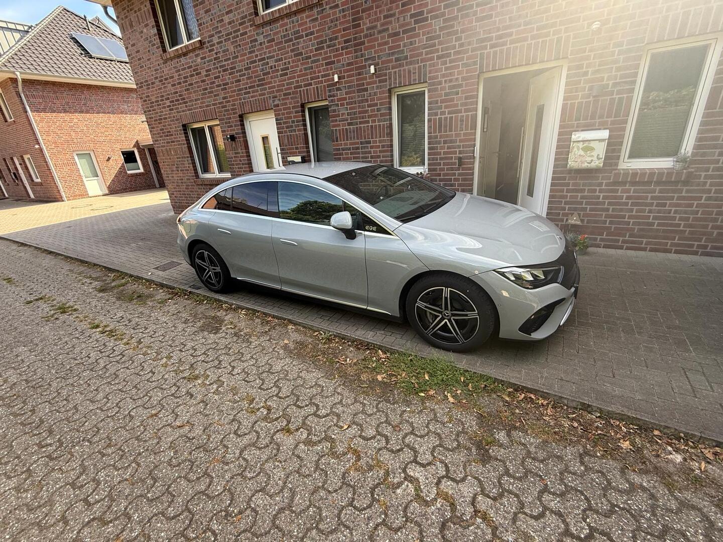 MERCEDES-BENZ EQE 2024