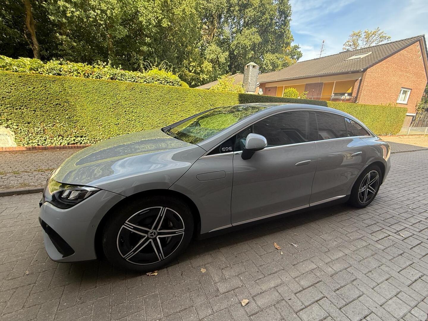MERCEDES-BENZ EQE 2024
