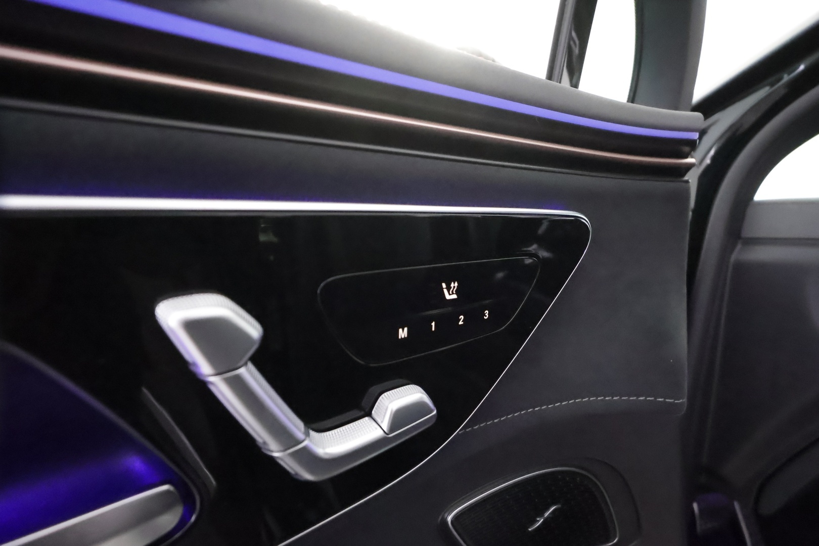 MERCEDES-BENZ EQE SUV 2025