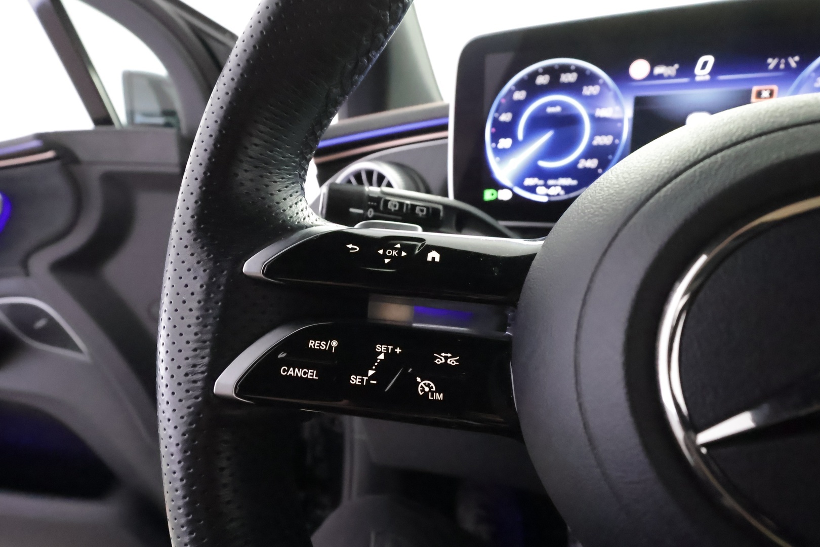 MERCEDES-BENZ EQE SUV 2025