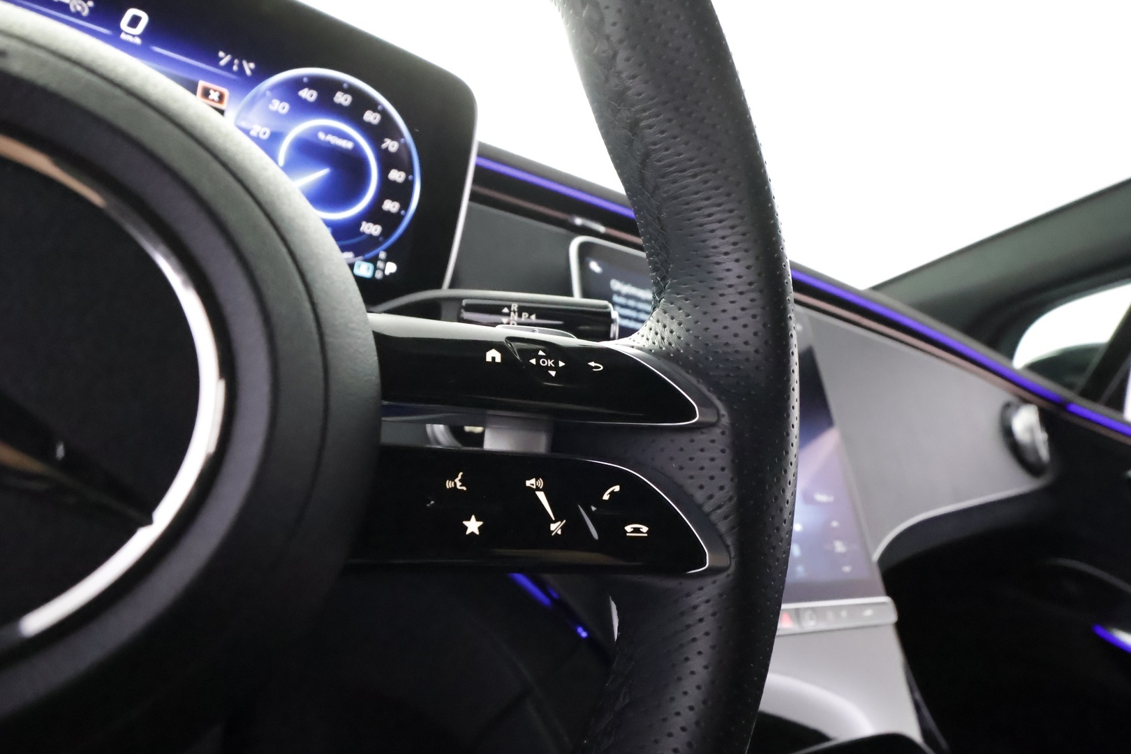MERCEDES-BENZ EQE SUV 2025
