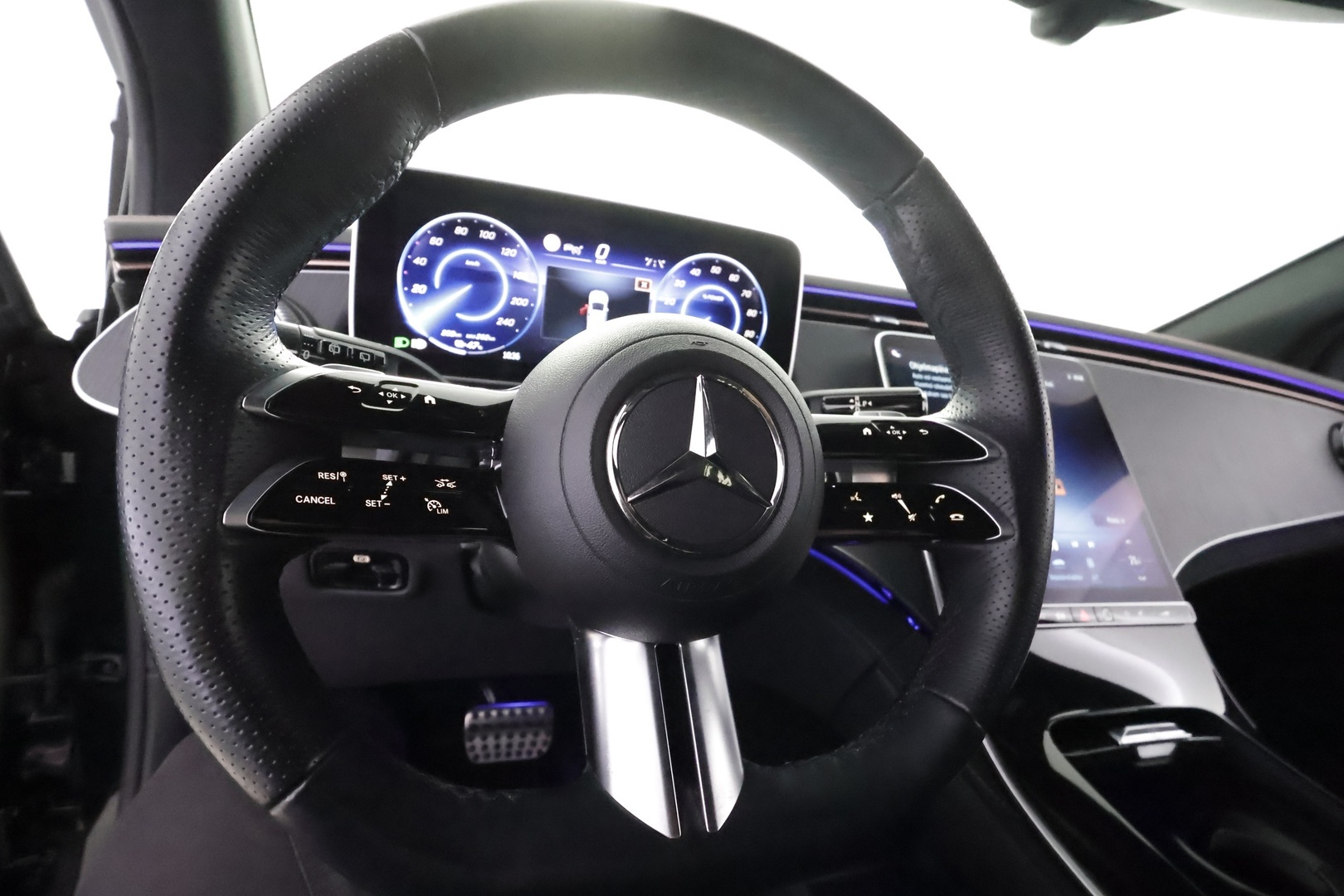 MERCEDES-BENZ EQE SUV 2025