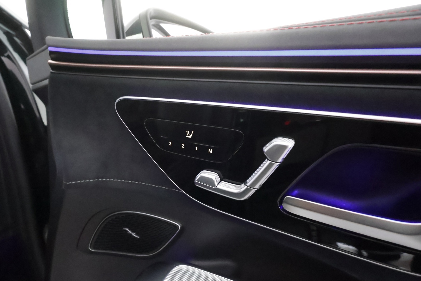 MERCEDES-BENZ EQE SUV 2025