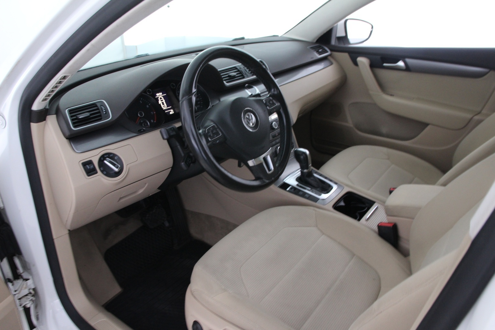 VOLKSWAGEN Passat 2012