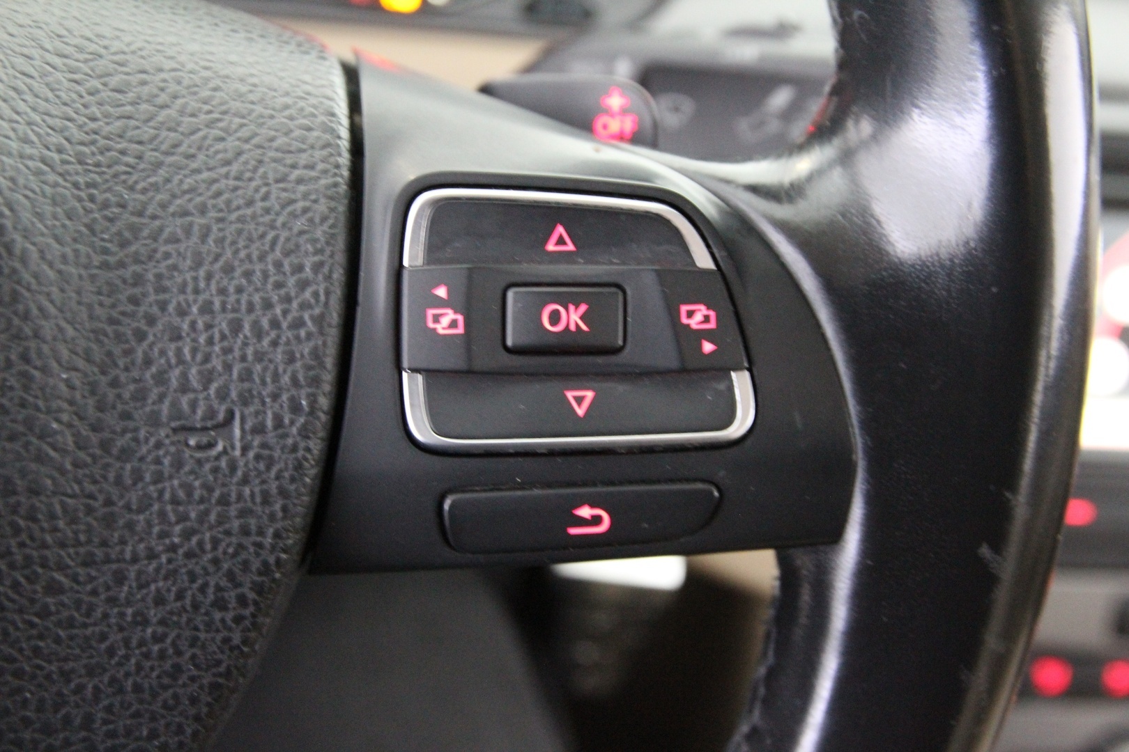 VOLKSWAGEN Passat 2012