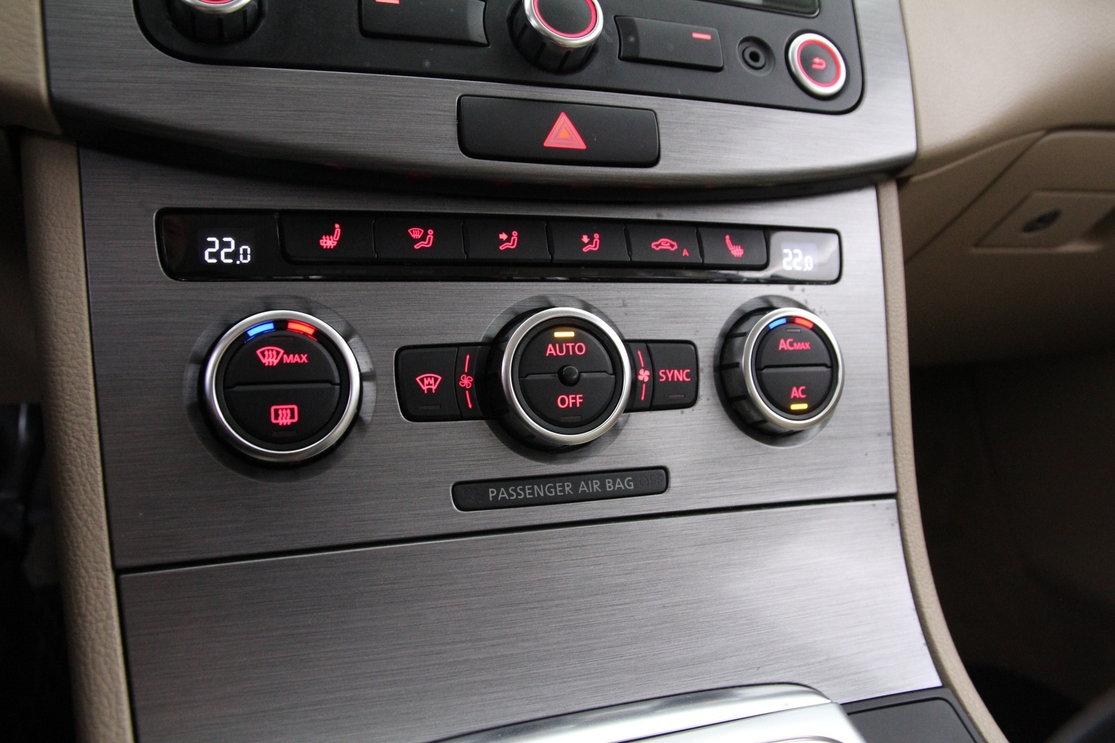 VOLKSWAGEN Passat 2012