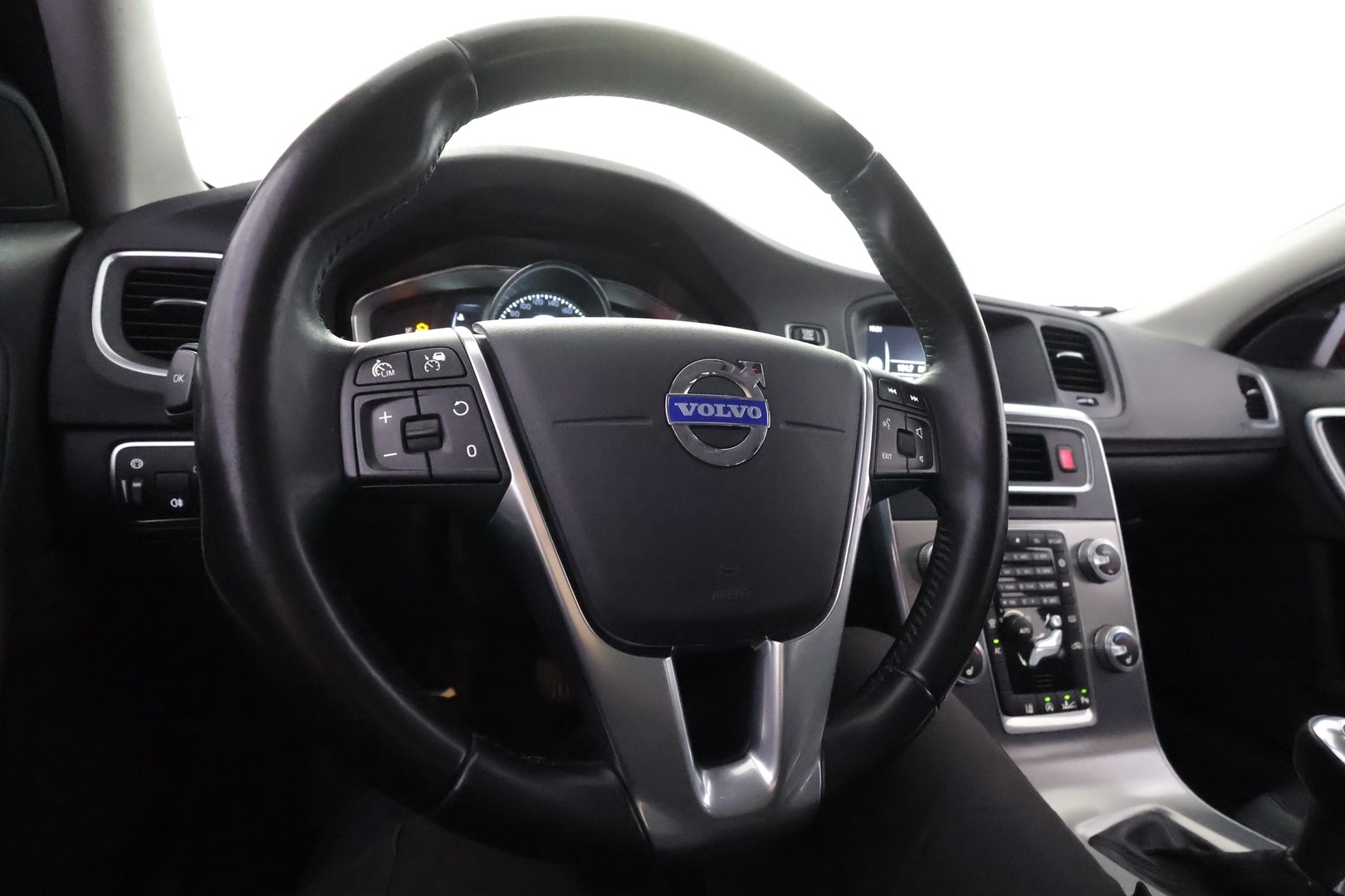 VOLVO V60 2015
