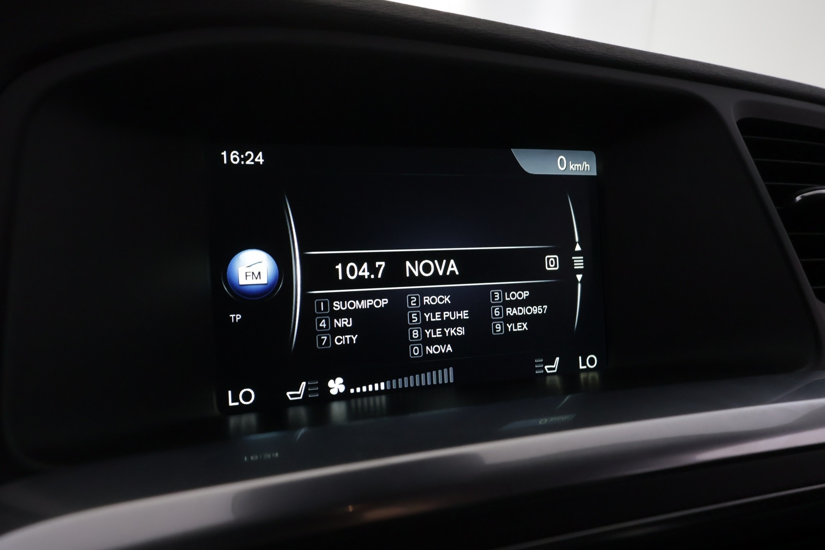 VOLVO V60 2015