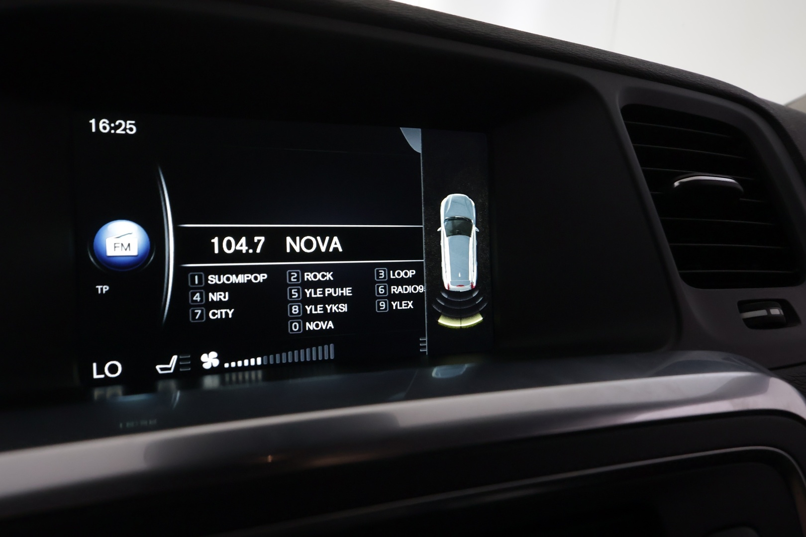 VOLVO V60 2015