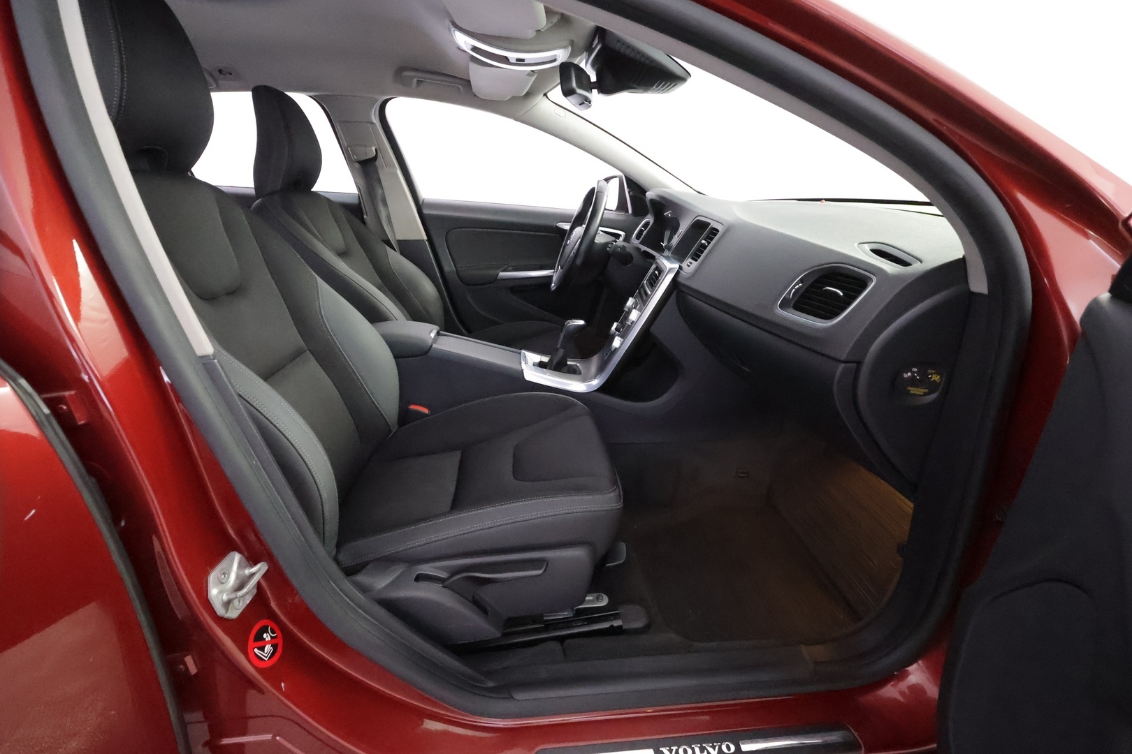 VOLVO V60 2015