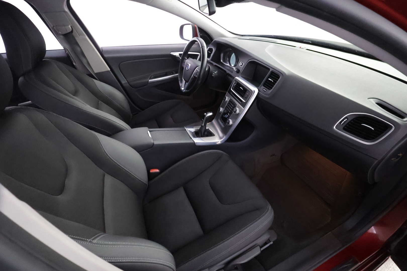 VOLVO V60 2015