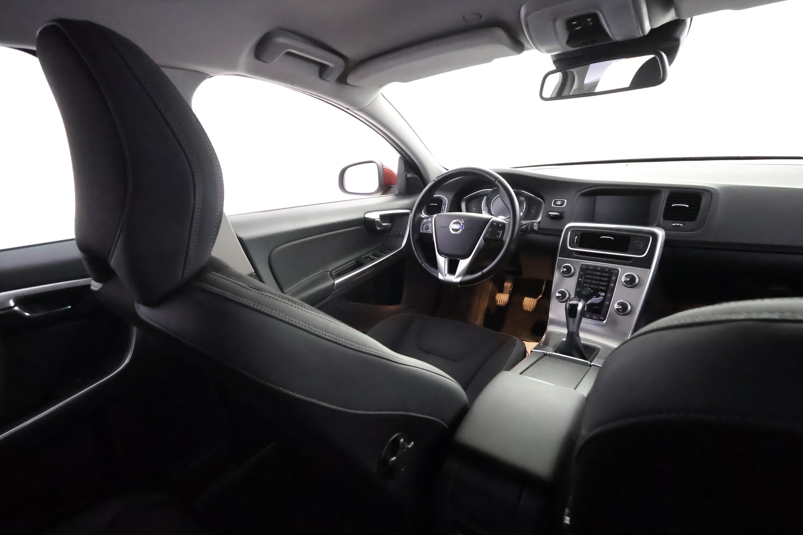 VOLVO V60 2015