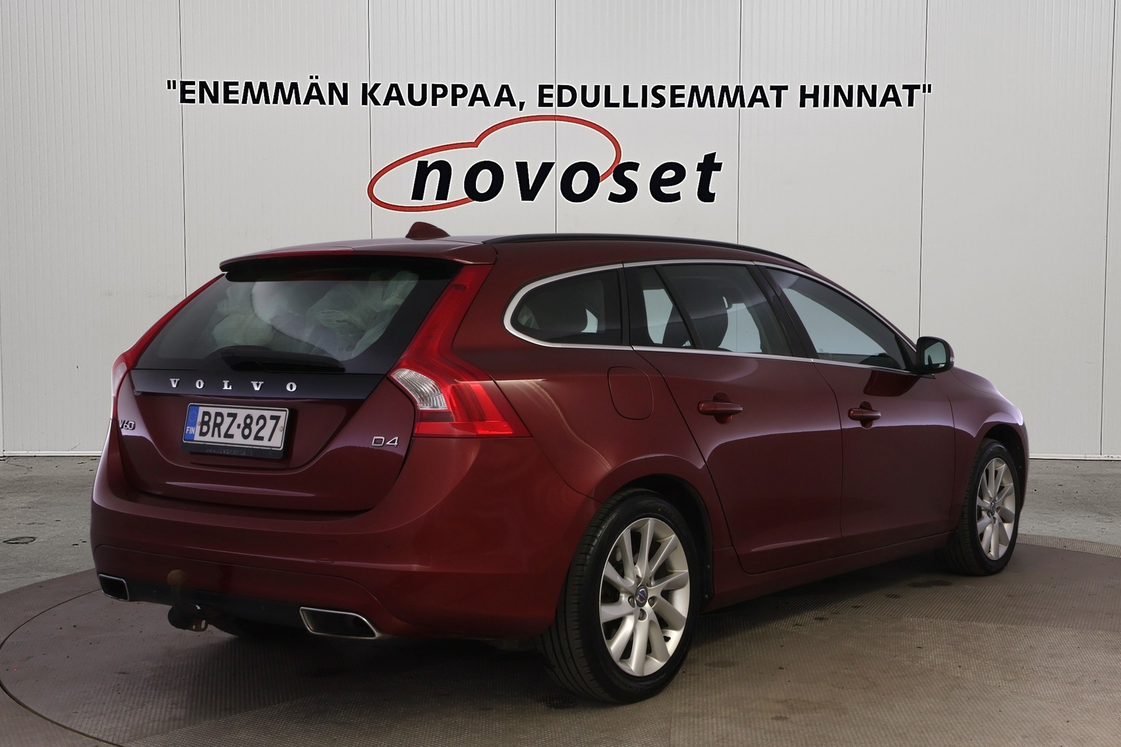 VOLVO V60 2015