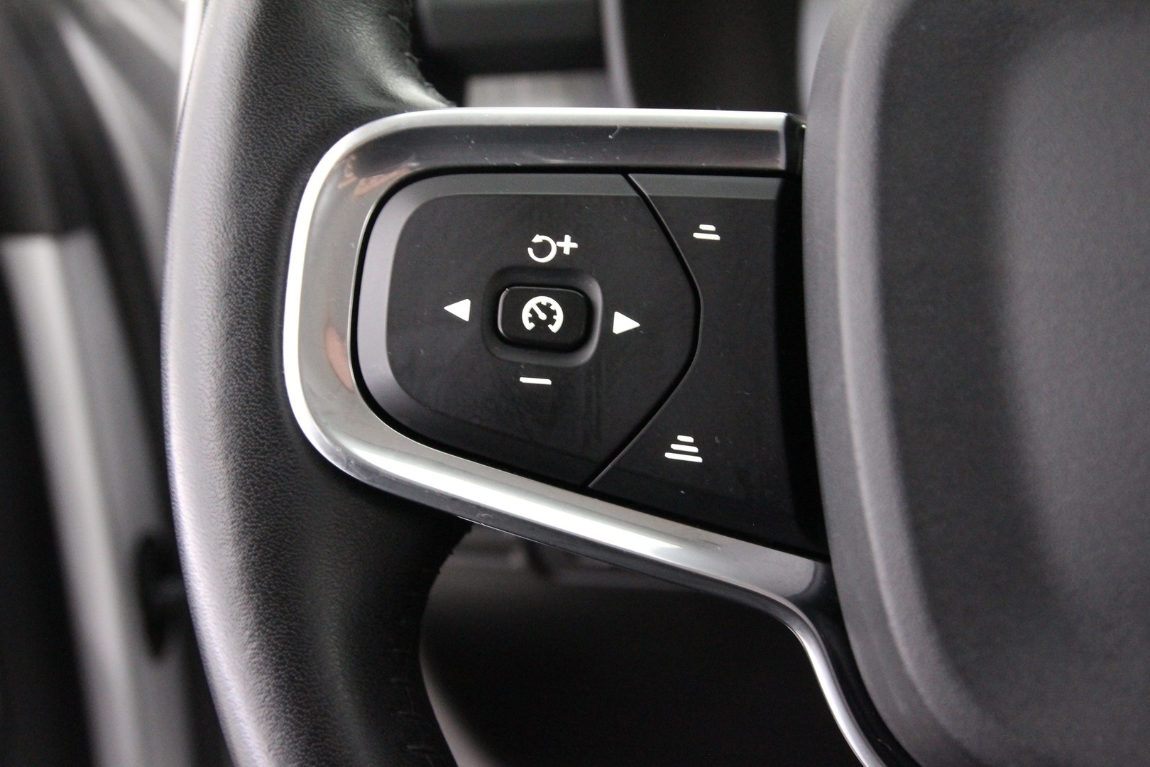VOLVO XC40 2019