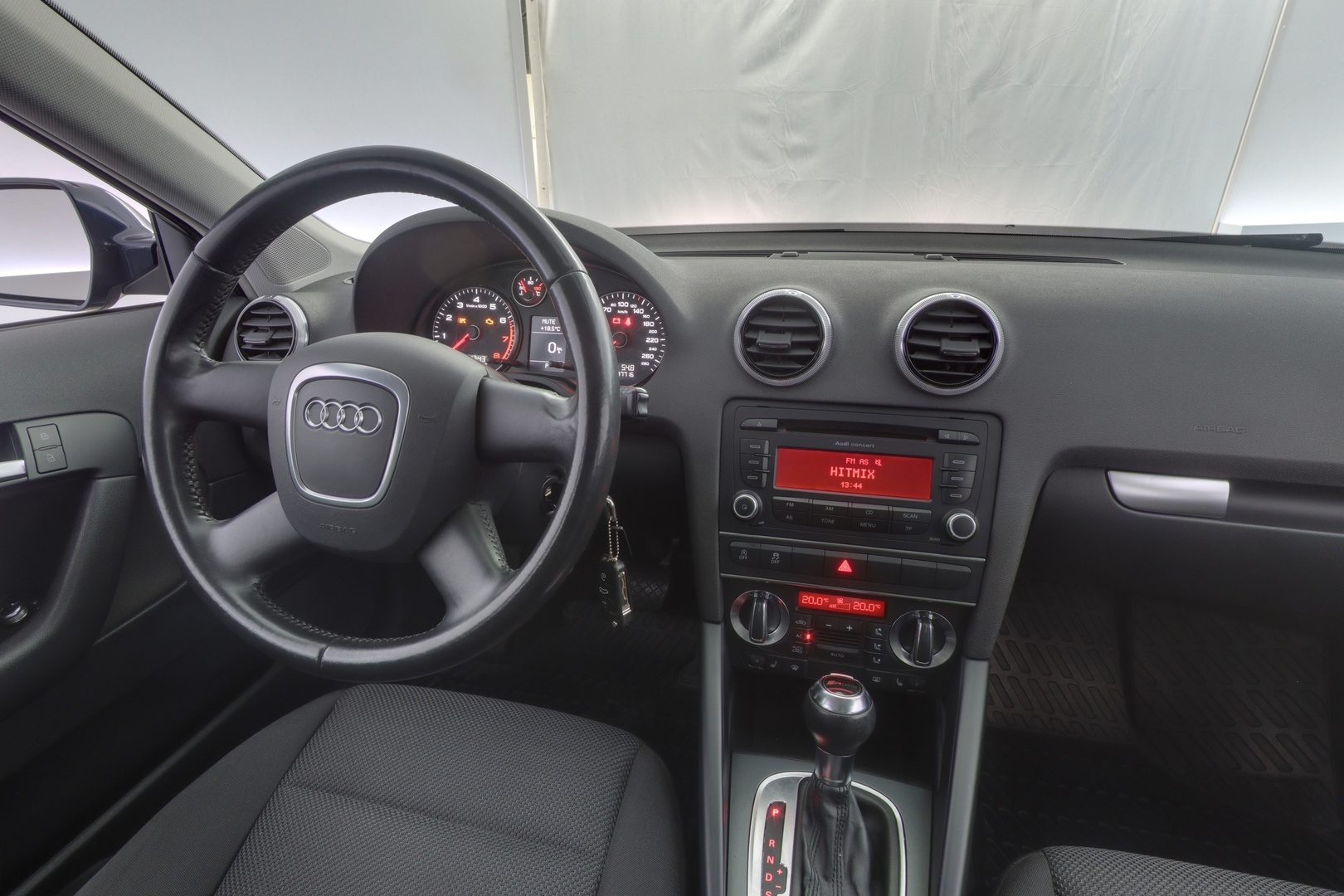 AUDI A3 8