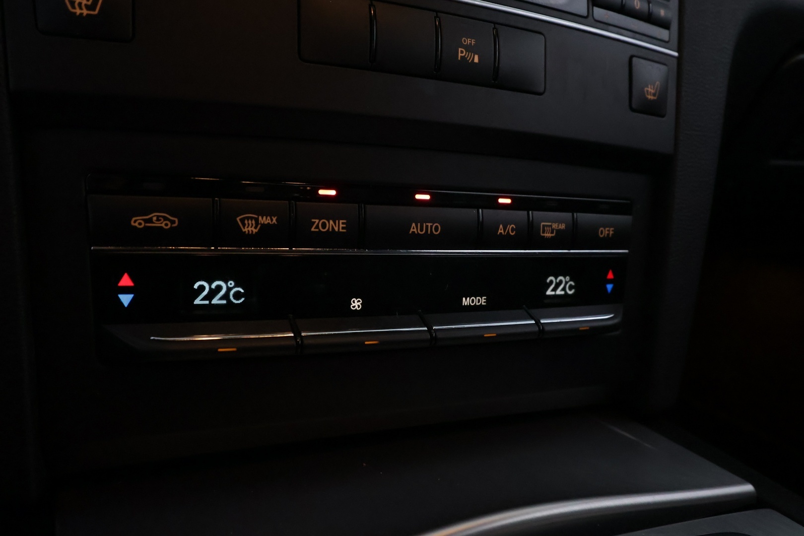 MERCEDES-BENZ E 2010