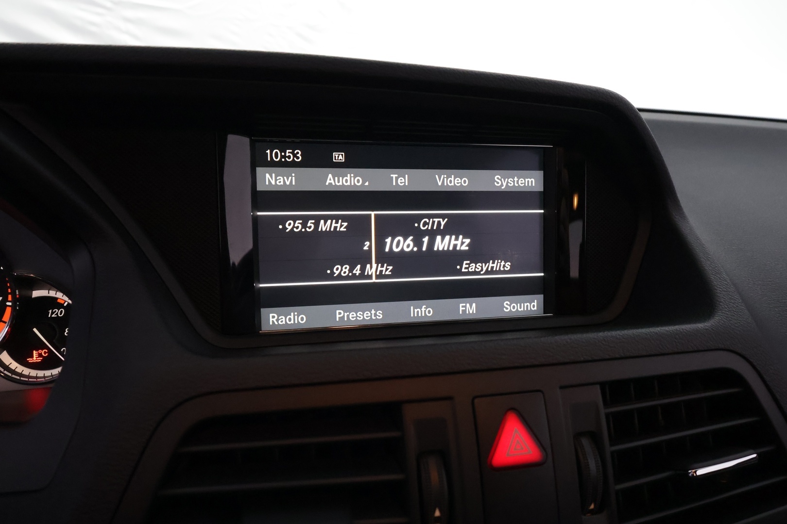 MERCEDES-BENZ E 2010