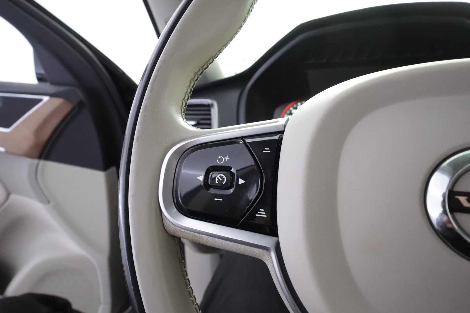 VOLVO XC90 2019