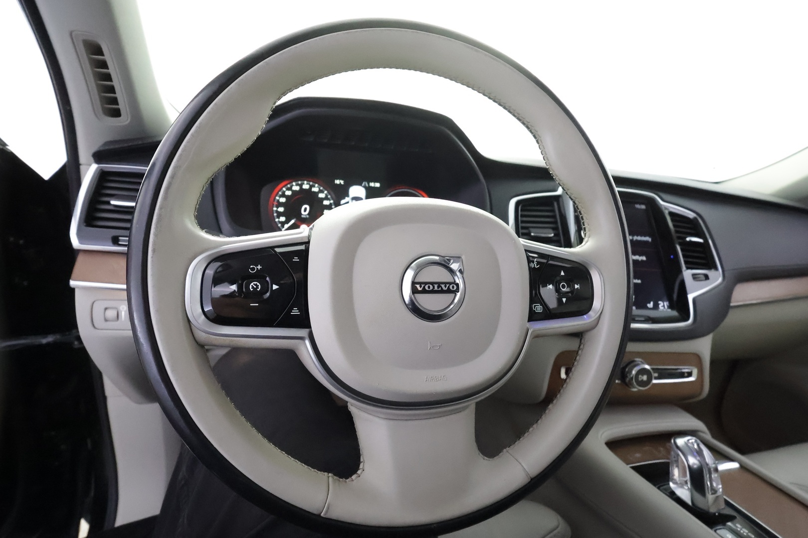 VOLVO XC90 2019