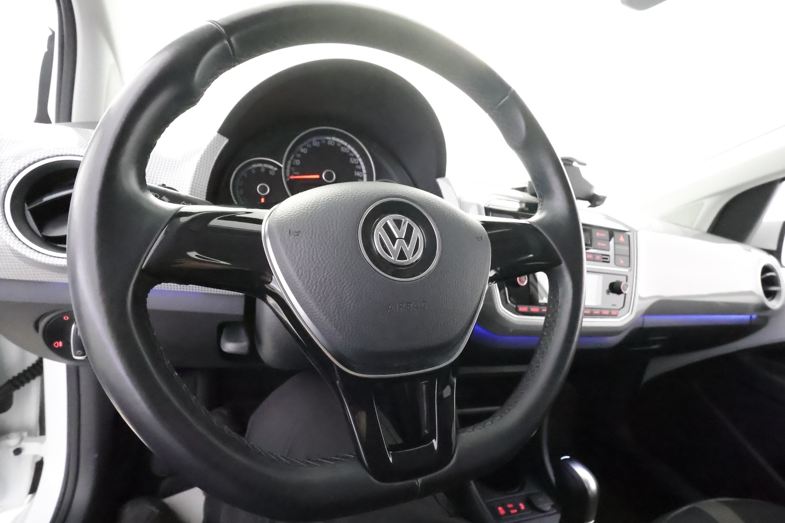 VOLKSWAGEN UP! 2018
