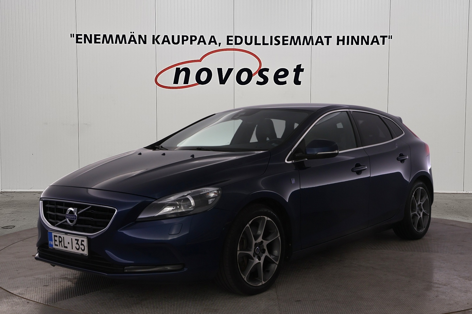 VOLVO V40 2015